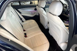 sininen Mercedes-Benz E 2017 kuva 37.