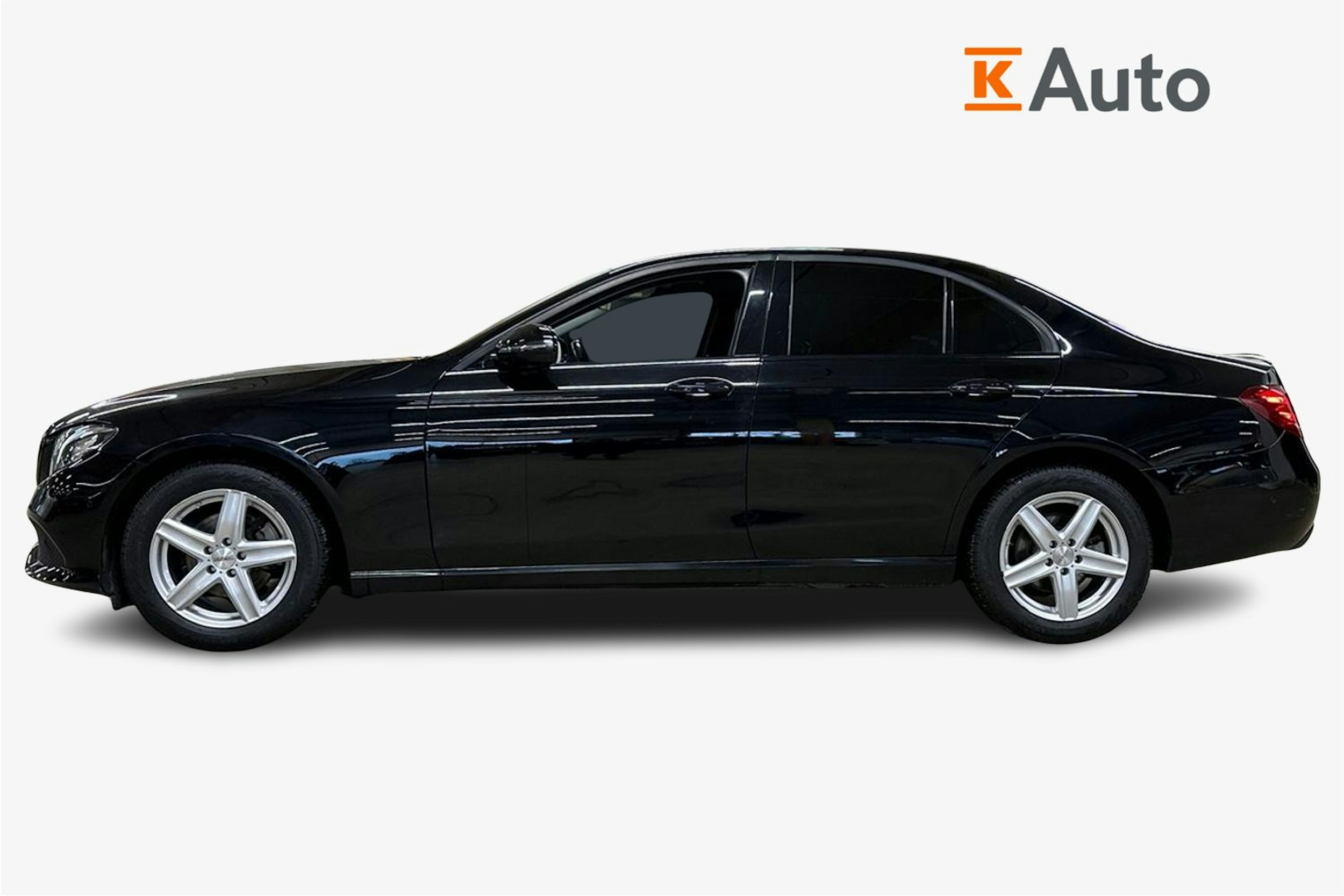 musta Mercedes-Benz E 2017 kuva 6.