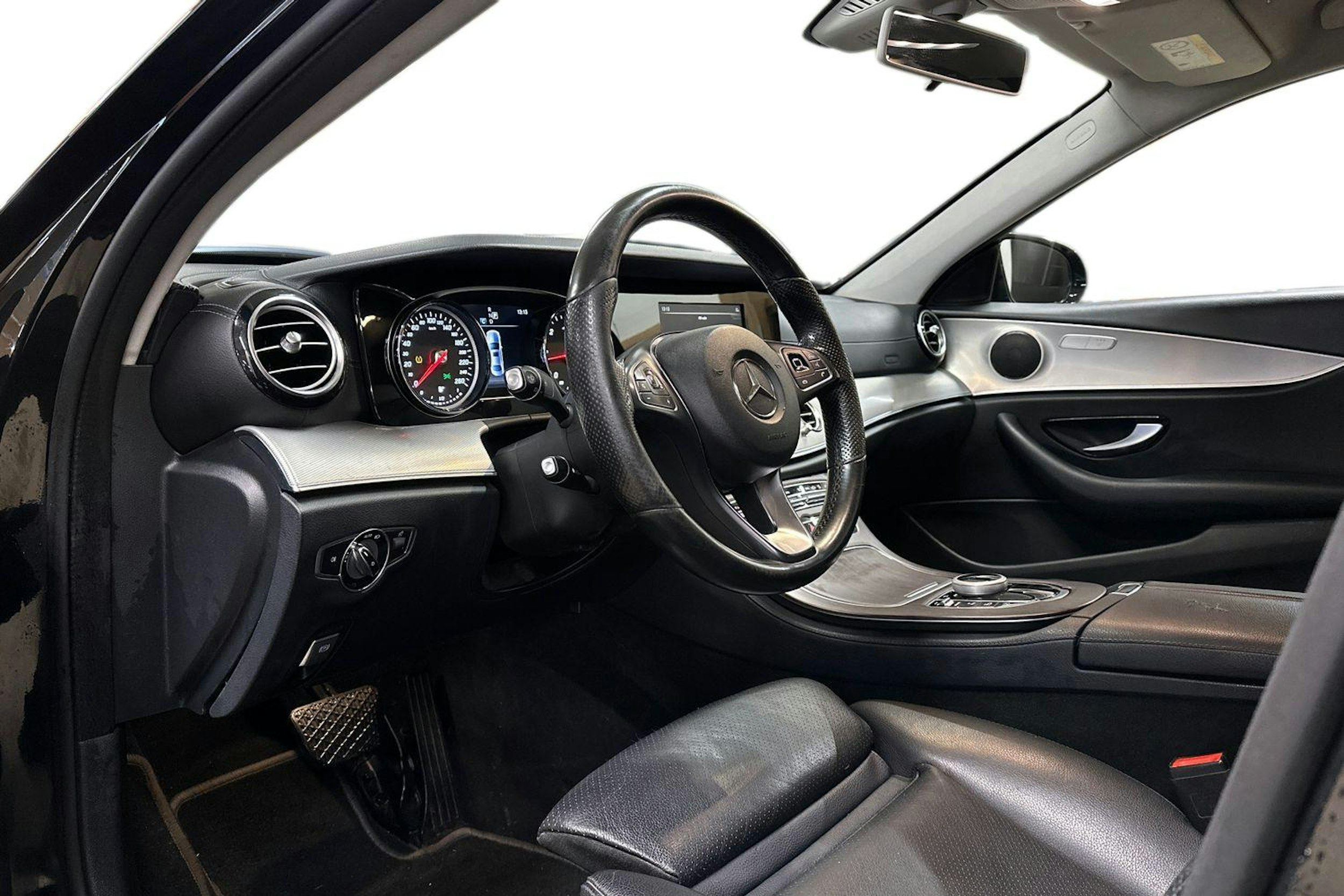 musta Mercedes-Benz E 2017 kuva 7.