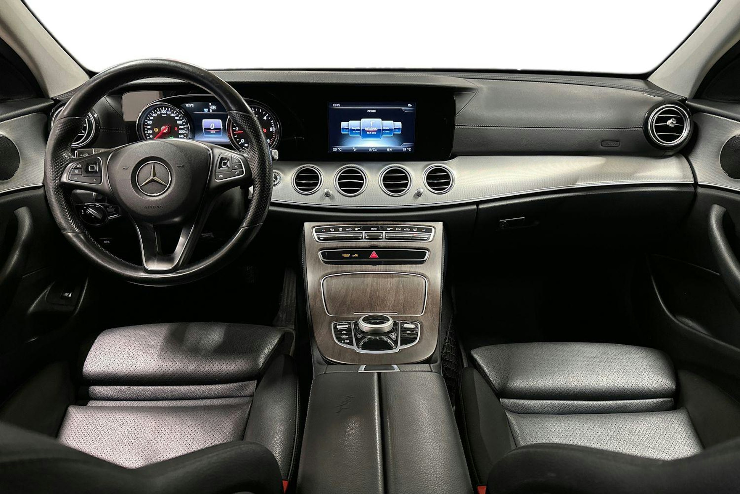 musta Mercedes-Benz E 2017 kuva 9.