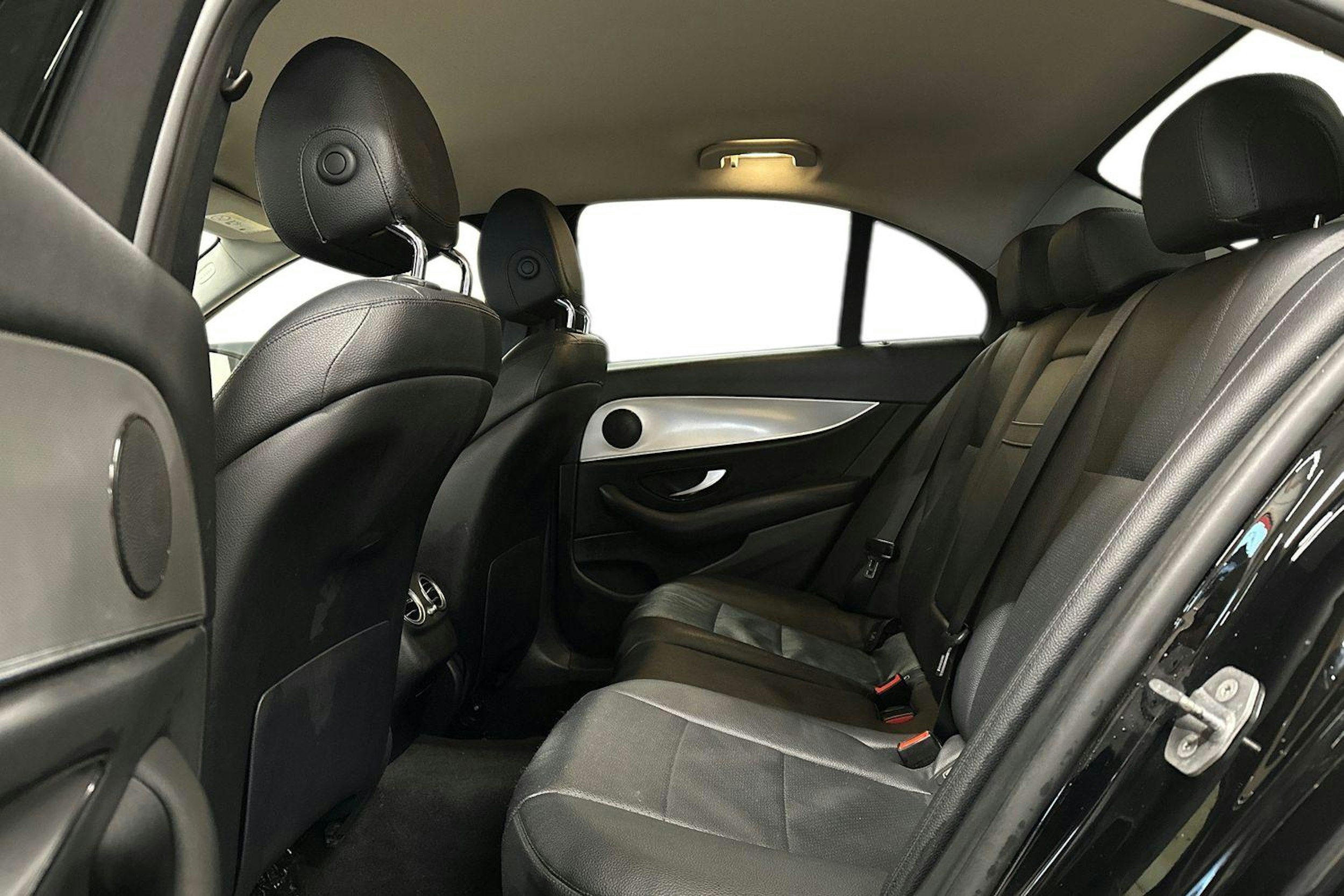 musta Mercedes-Benz E 2017 kuva 10.