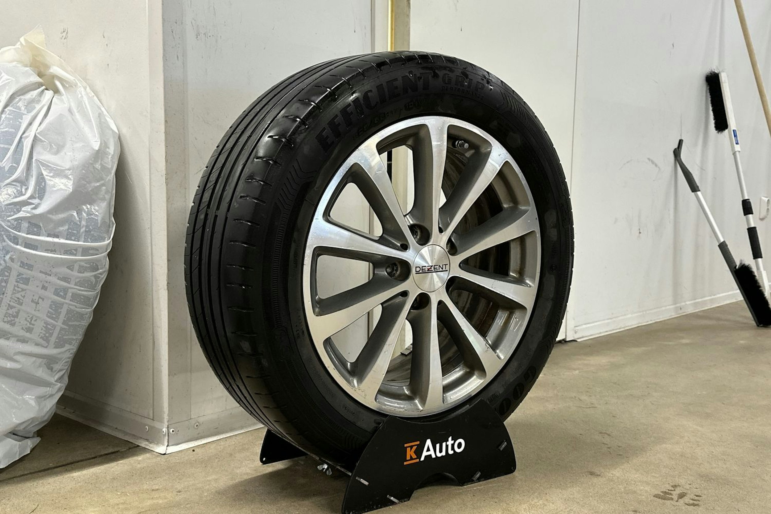 musta Mercedes-Benz E 2017 kuva 13.