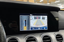 musta Mercedes-Benz E 2017 kuva 16.