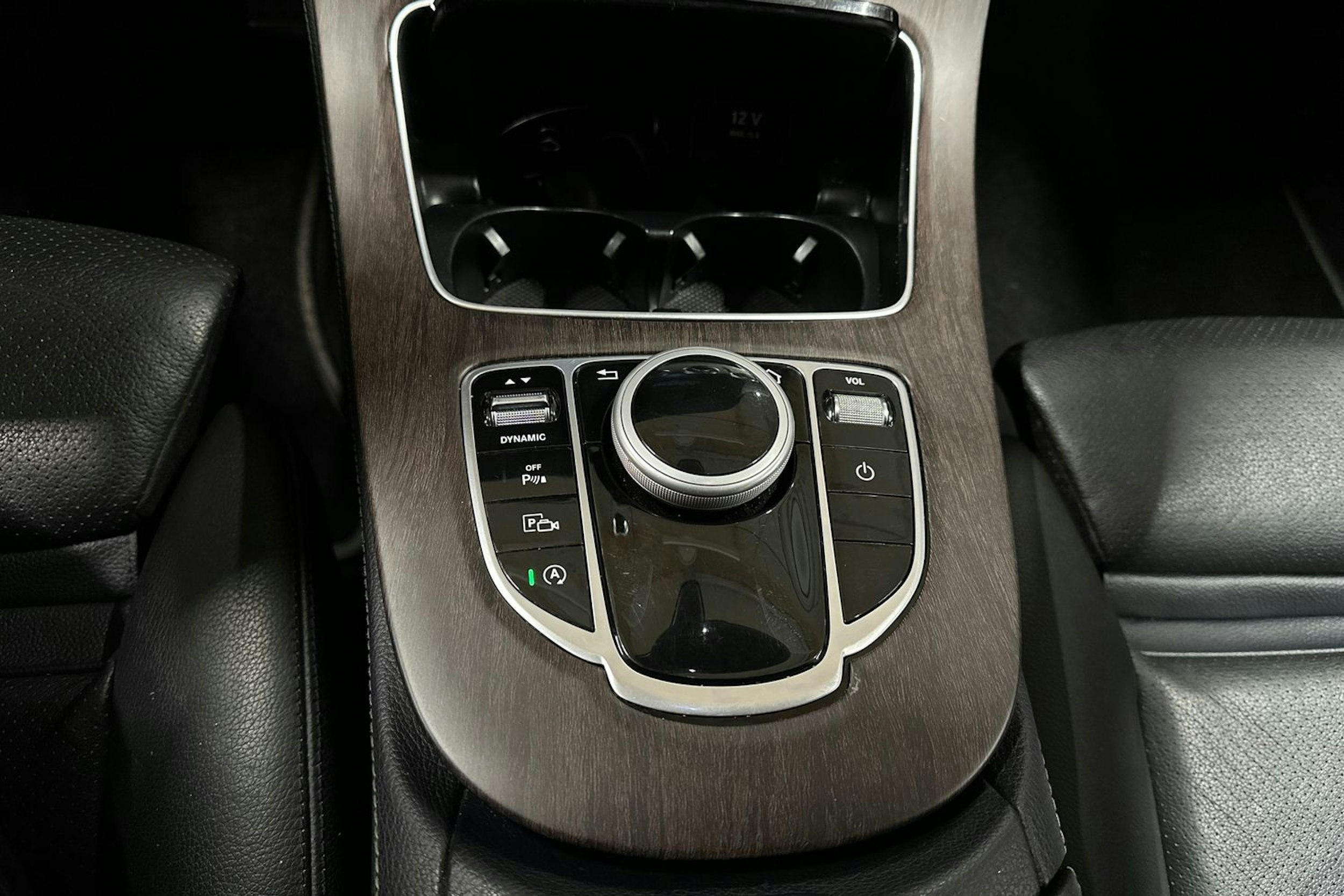 musta Mercedes-Benz E 2017 kuva 20.