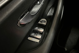 musta Mercedes-Benz E 2017 kuva 26.