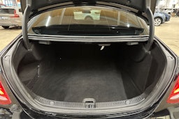 musta Mercedes-Benz E 2017 kuva 27.