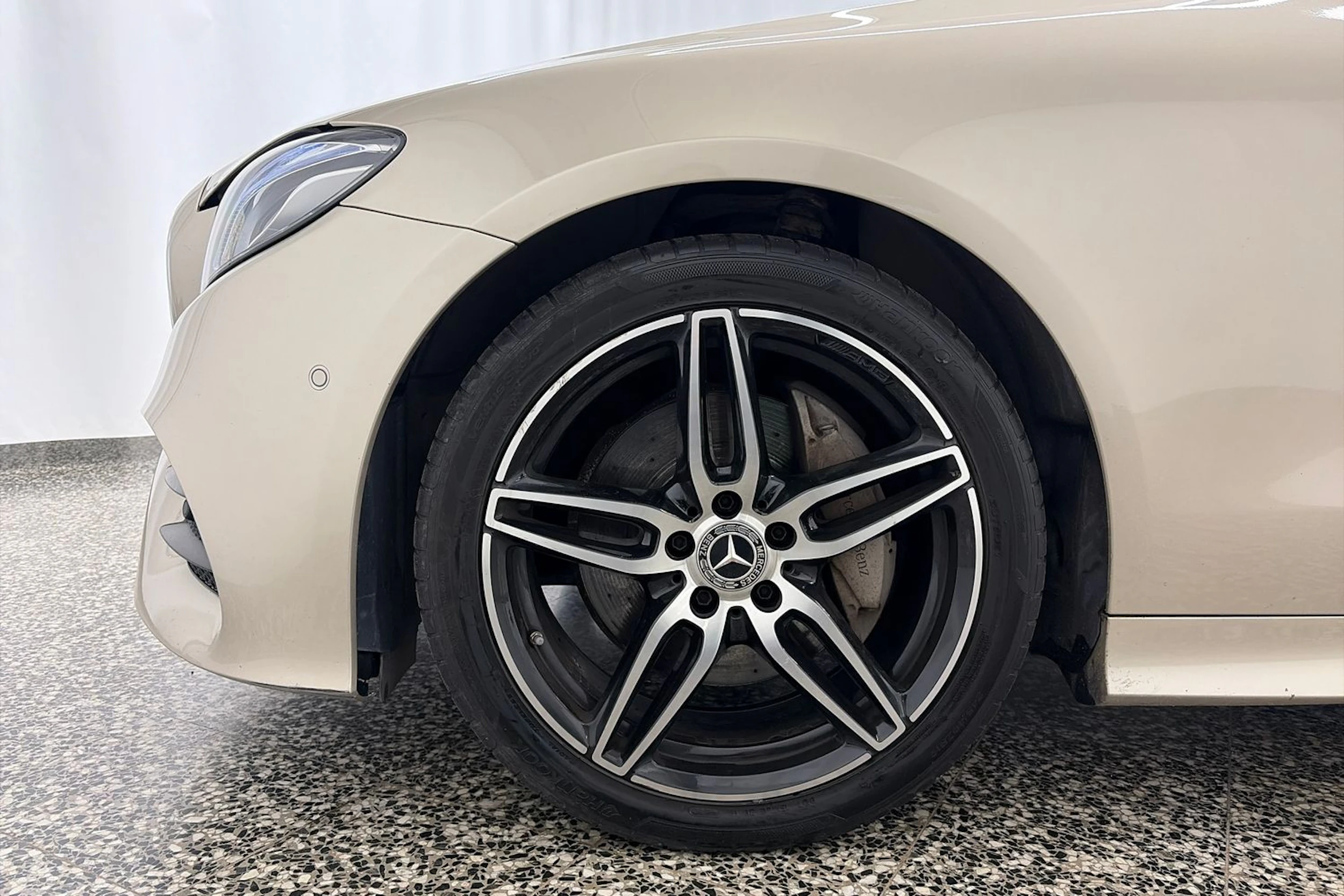 met. hopea Mercedes-Benz E 2017 kuva 11.