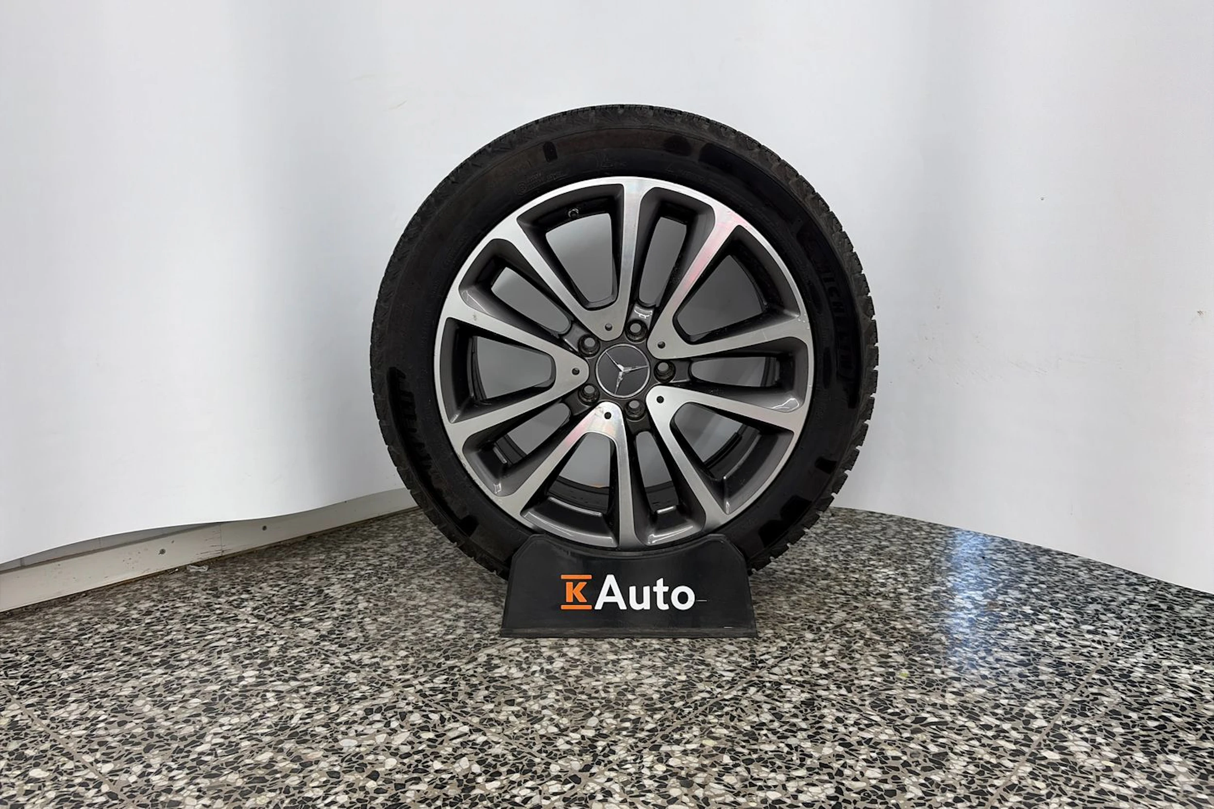 met. hopea Mercedes-Benz E 2017 kuva 12.