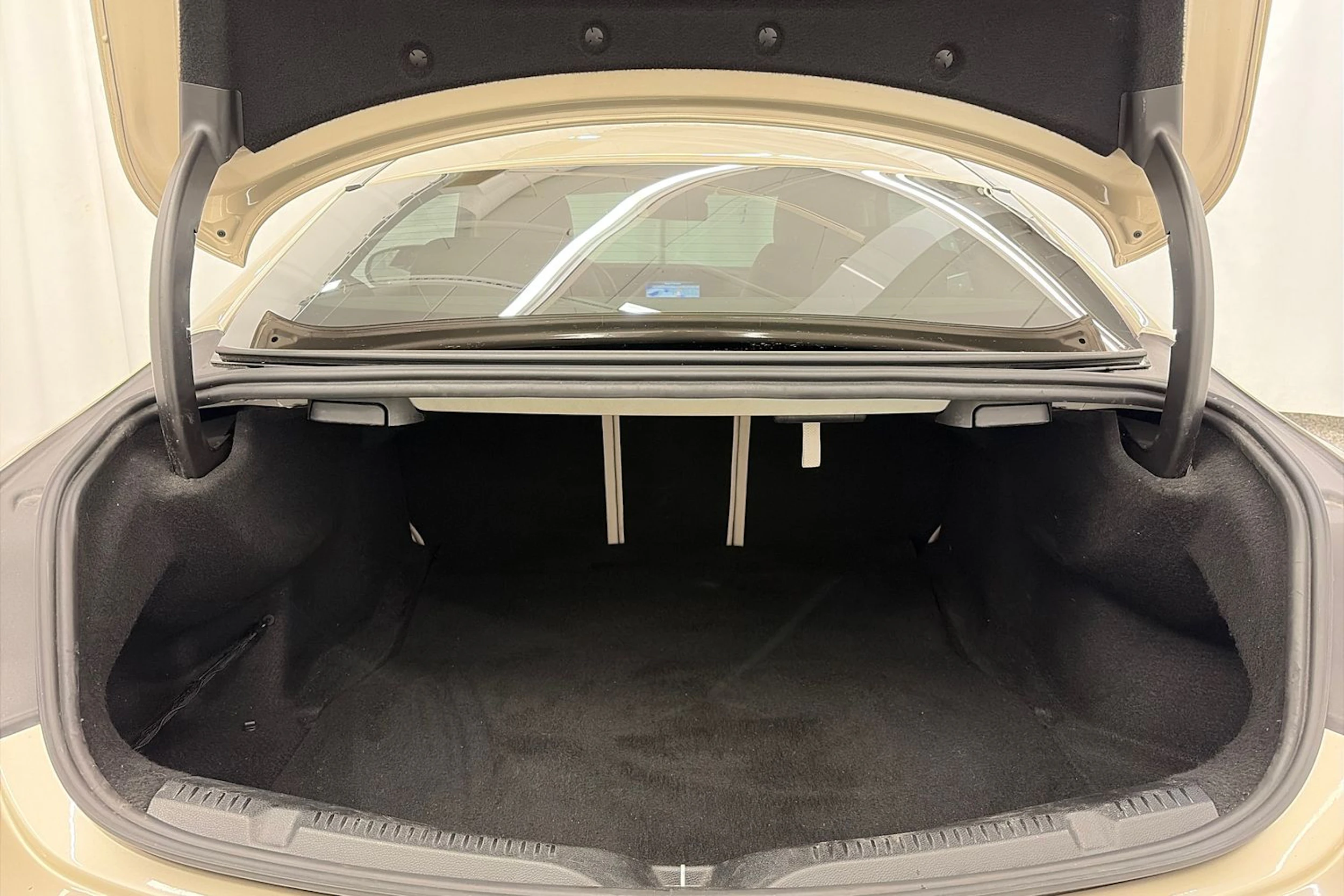 met. hopea Mercedes-Benz E 2017 kuva 13.