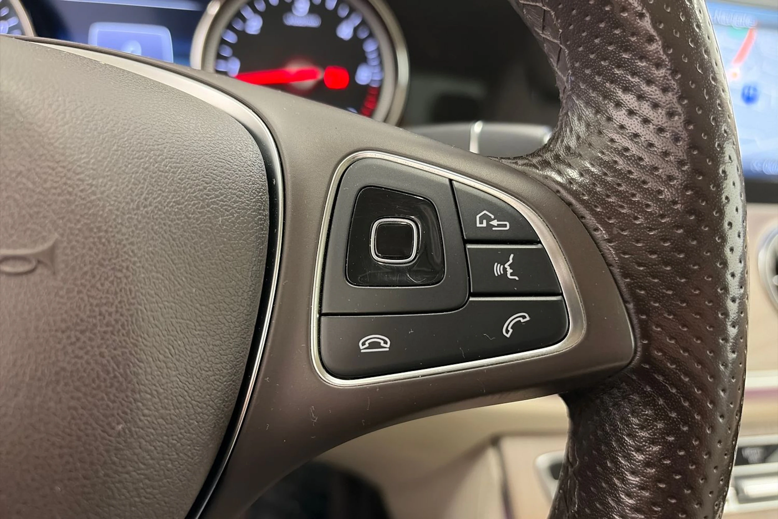 met. hopea Mercedes-Benz E 2017 kuva 16.