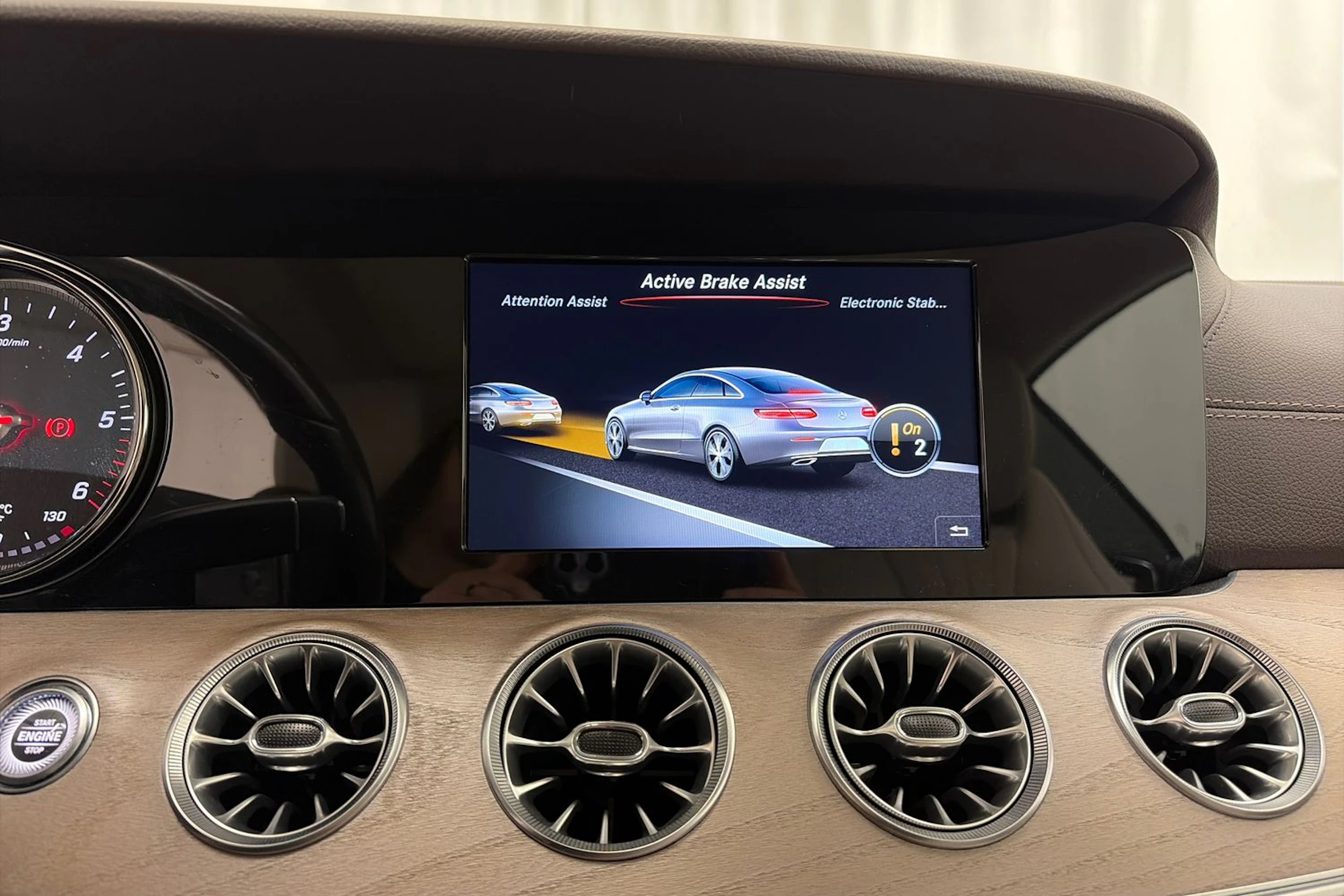 met. hopea Mercedes-Benz E 2017 kuva 23.
