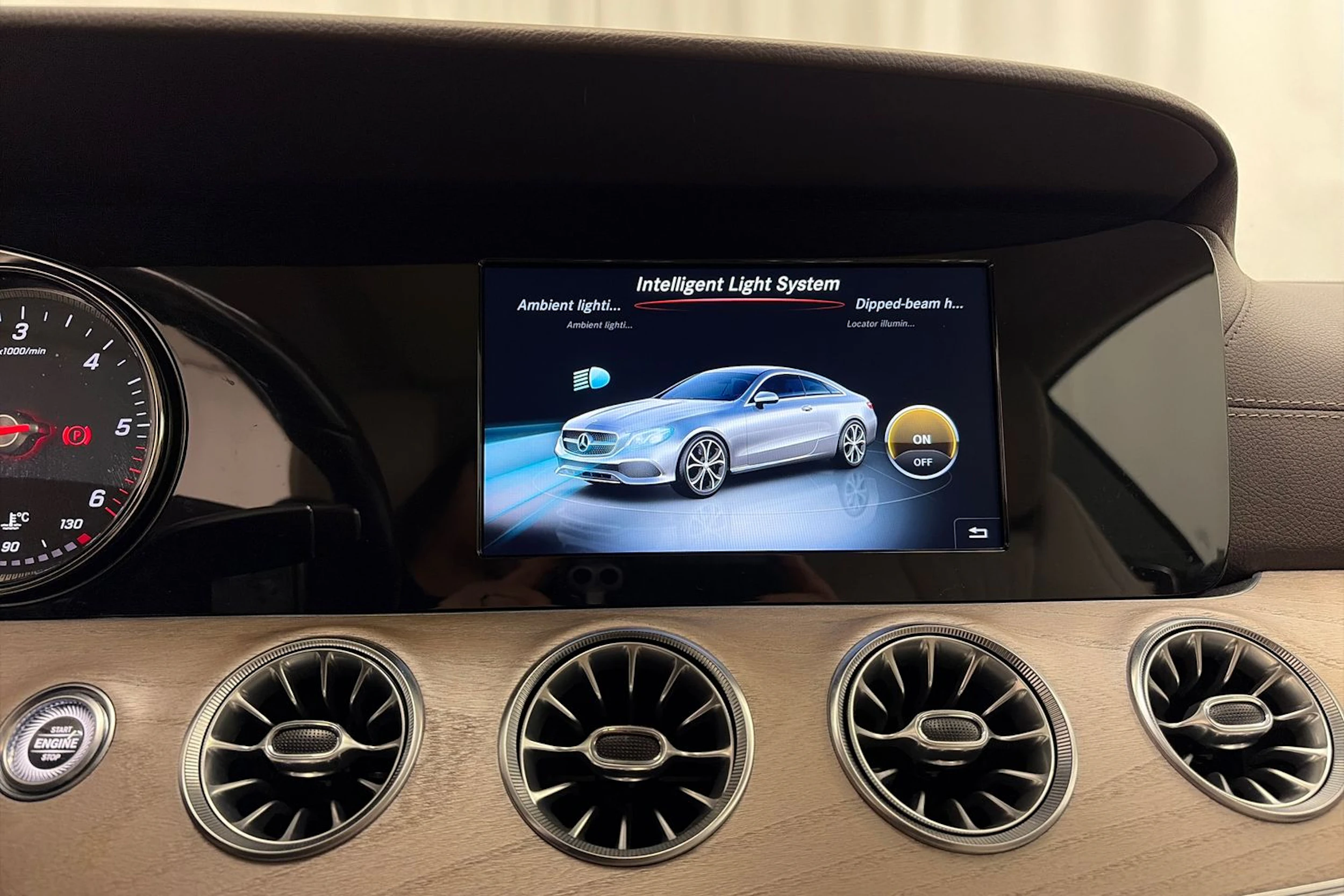 met. hopea Mercedes-Benz E 2017 kuva 24.
