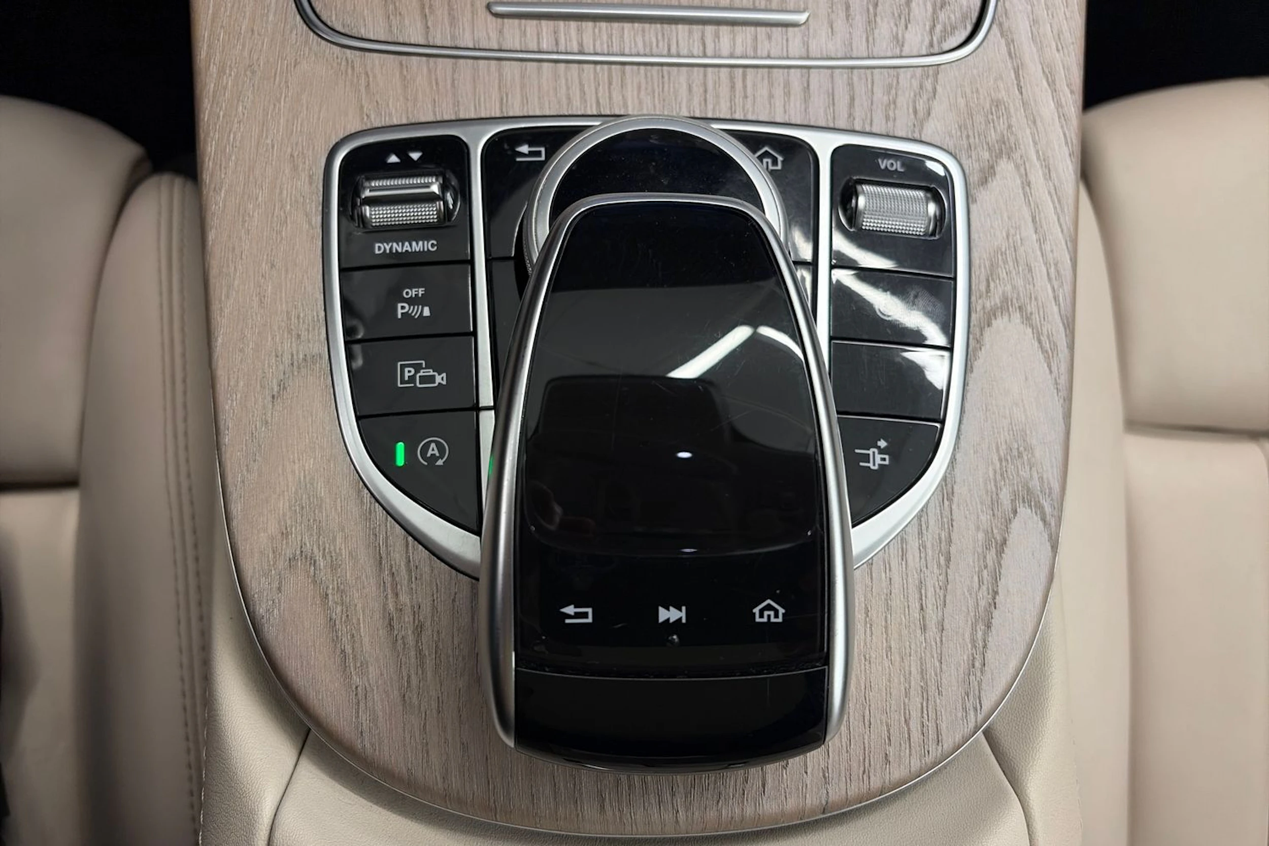 met. hopea Mercedes-Benz E 2017 kuva 31.
