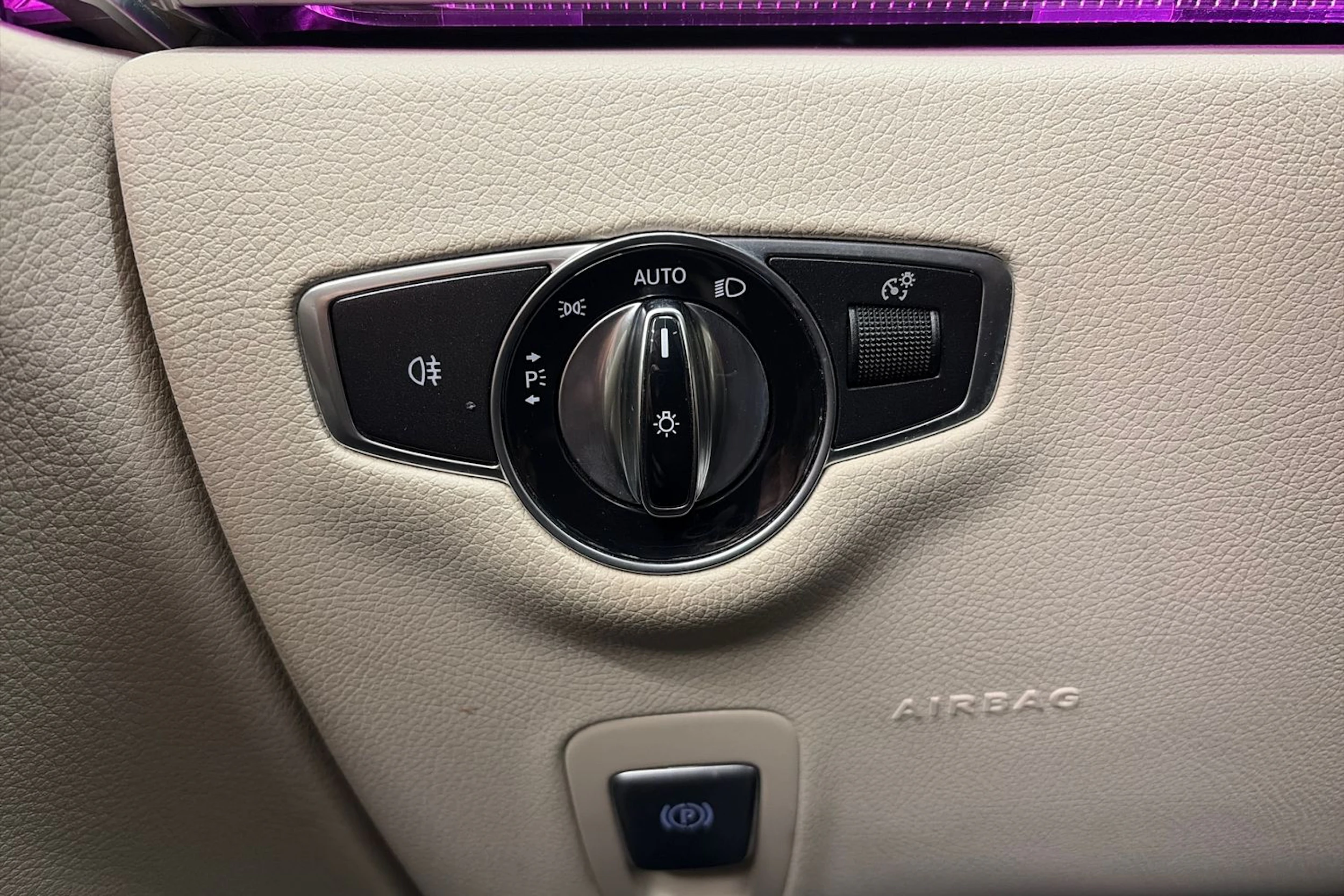 met. hopea Mercedes-Benz E 2017 kuva 32.