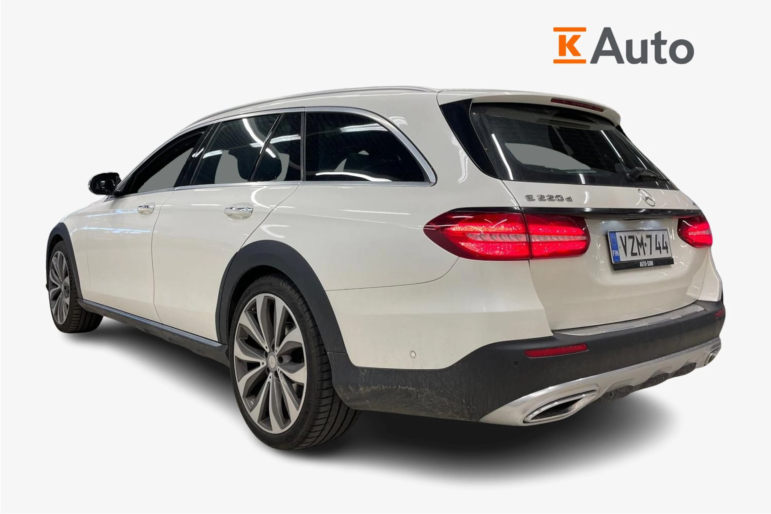 Valkoinen Mercedes-Benz E 2017 kuva 2.