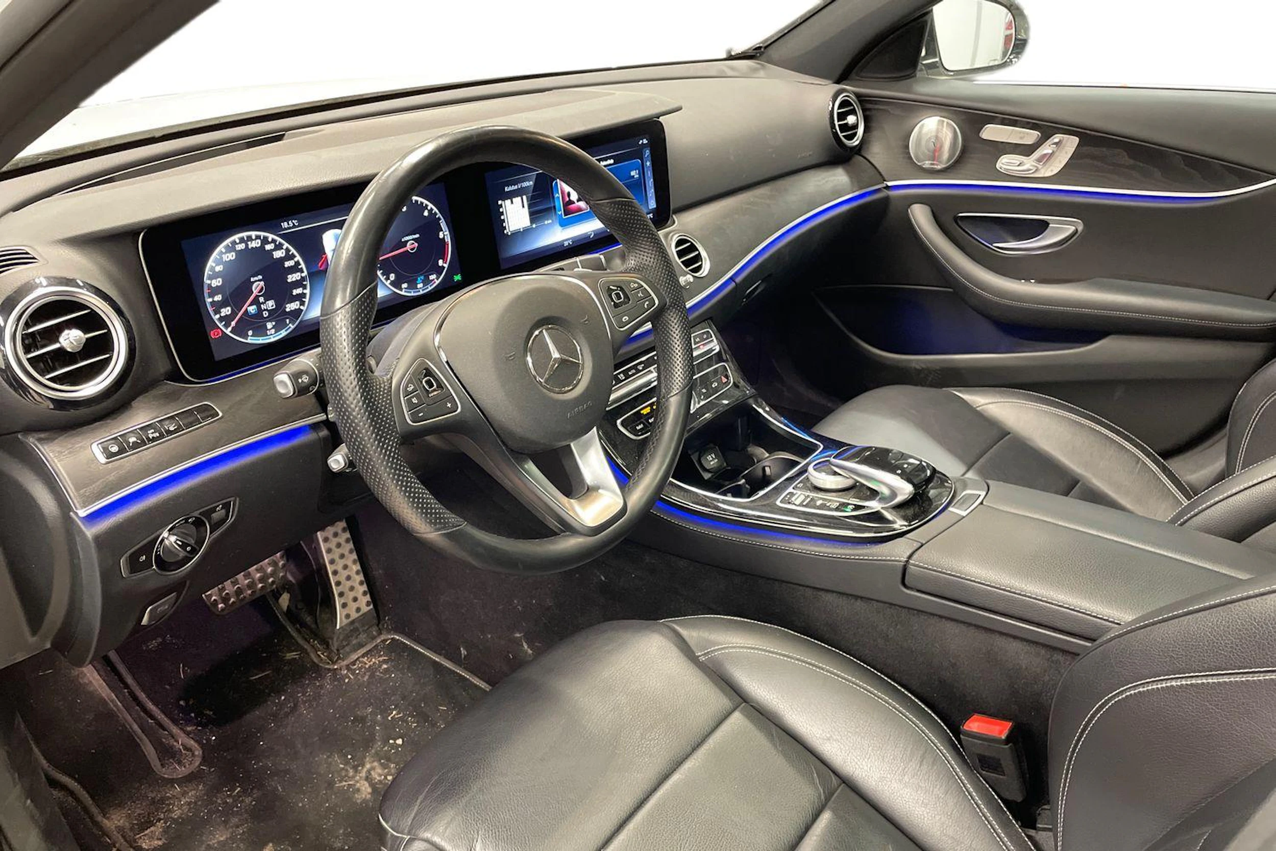 Valkoinen Mercedes-Benz E 2017 kuva 3.