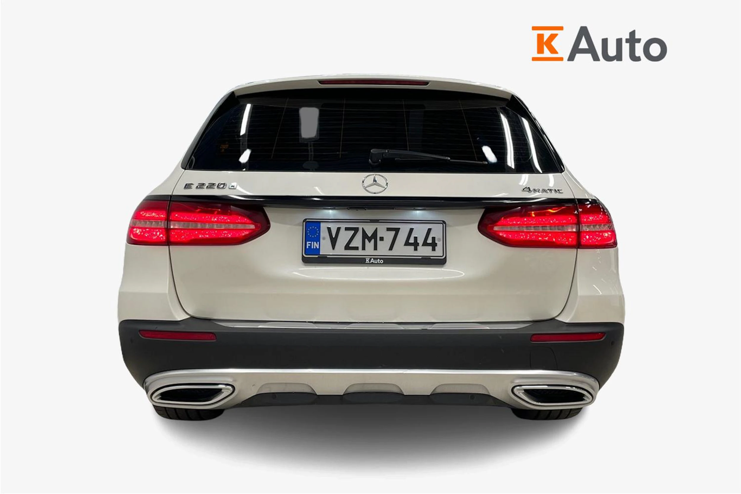 Valkoinen Mercedes-Benz E 2017 kuva 4.