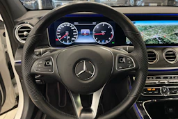 Valkoinen Mercedes-Benz E 2017 kuva 17.