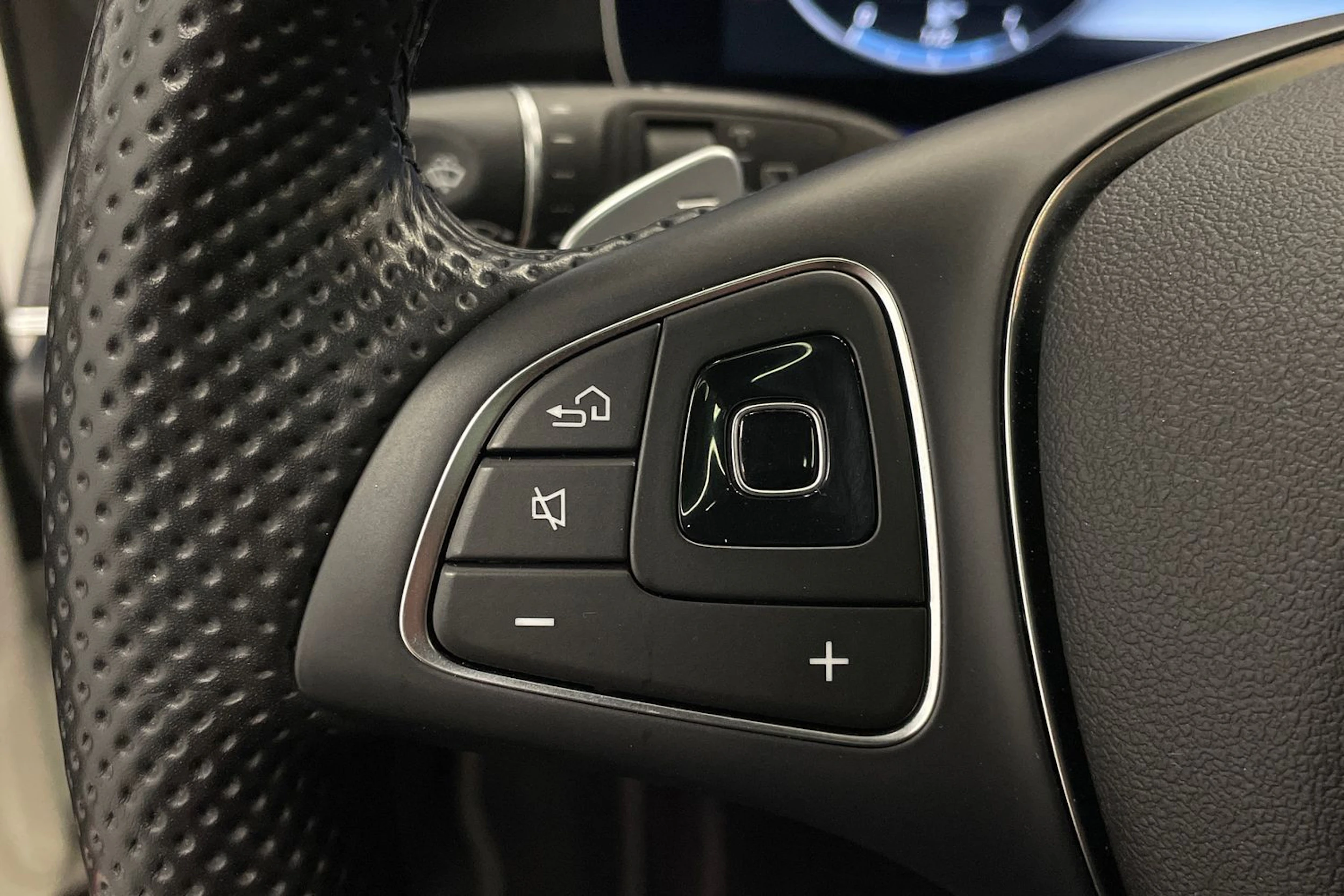 Valkoinen Mercedes-Benz E 2017 kuva 18.