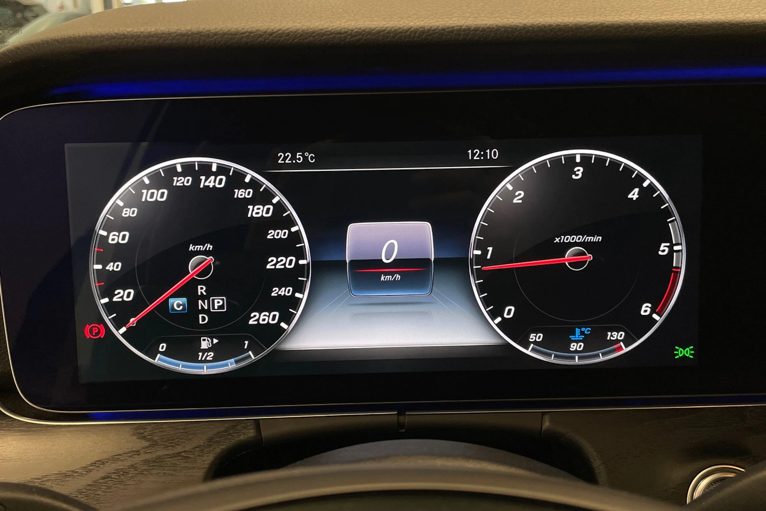 Valkoinen Mercedes-Benz E 2017 kuva 23.