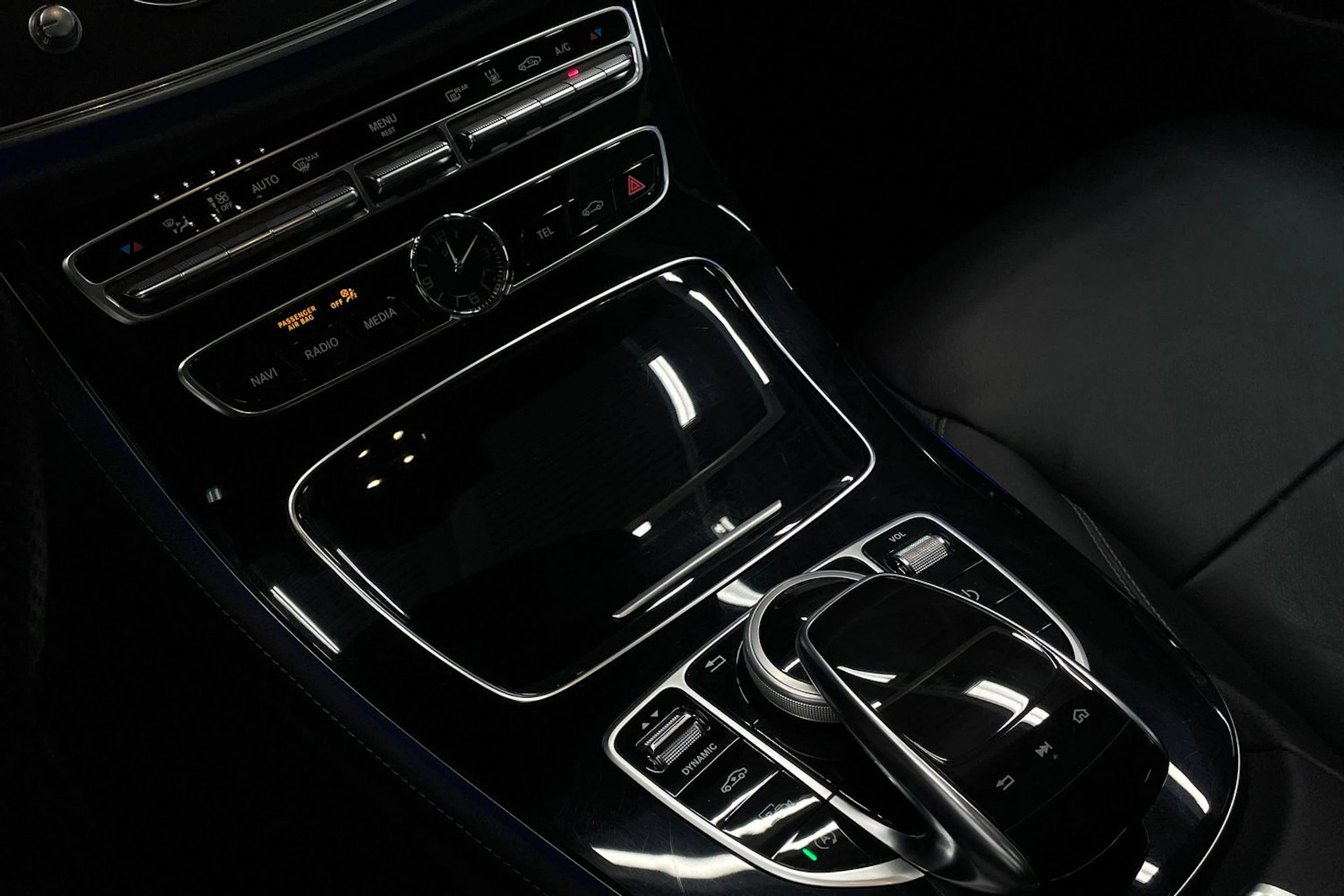 Valkoinen Mercedes-Benz E 2017 kuva 24.