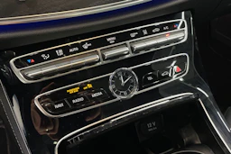 Valkoinen Mercedes-Benz E 2017 kuva 26.
