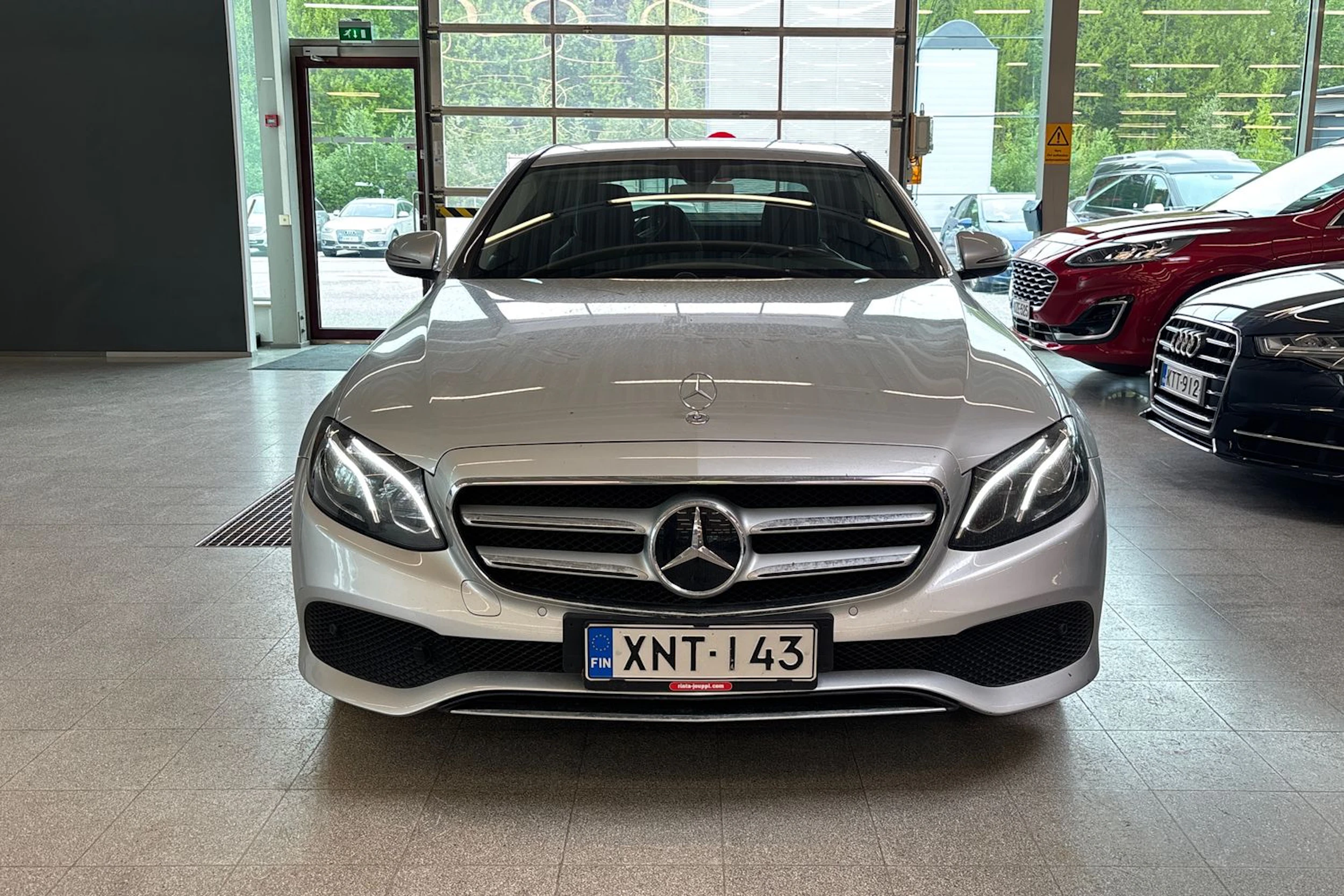 harmaa Mercedes-Benz E 2017 kuva 4.