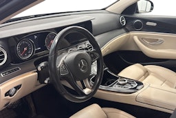 musta Mercedes-Benz E 2017 kuva 7.