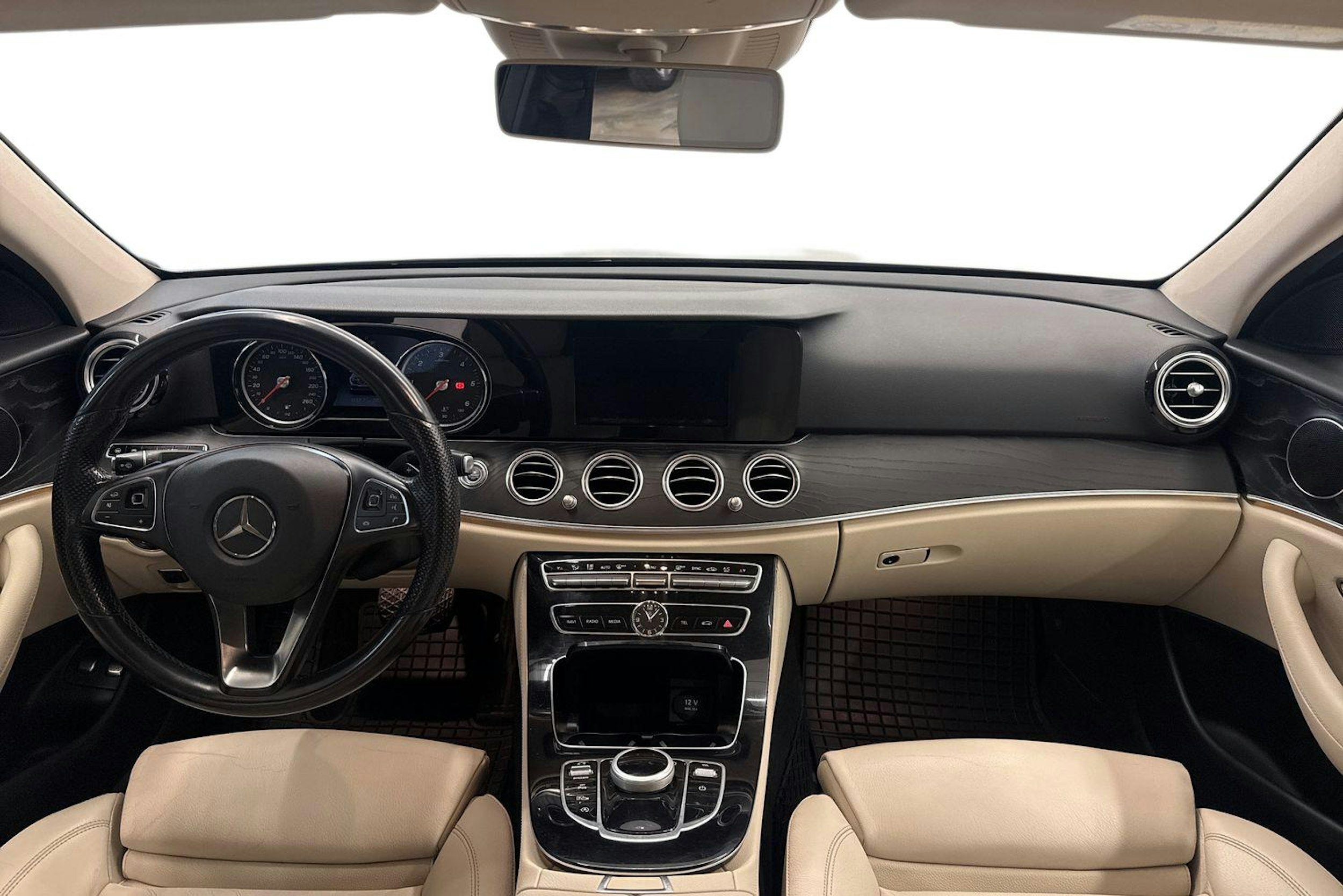 musta Mercedes-Benz E 2017 kuva 9.