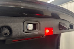 musta Mercedes-Benz E 2017 kuva 14.