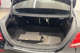 musta Mercedes-Benz E 2017 kuva 15.