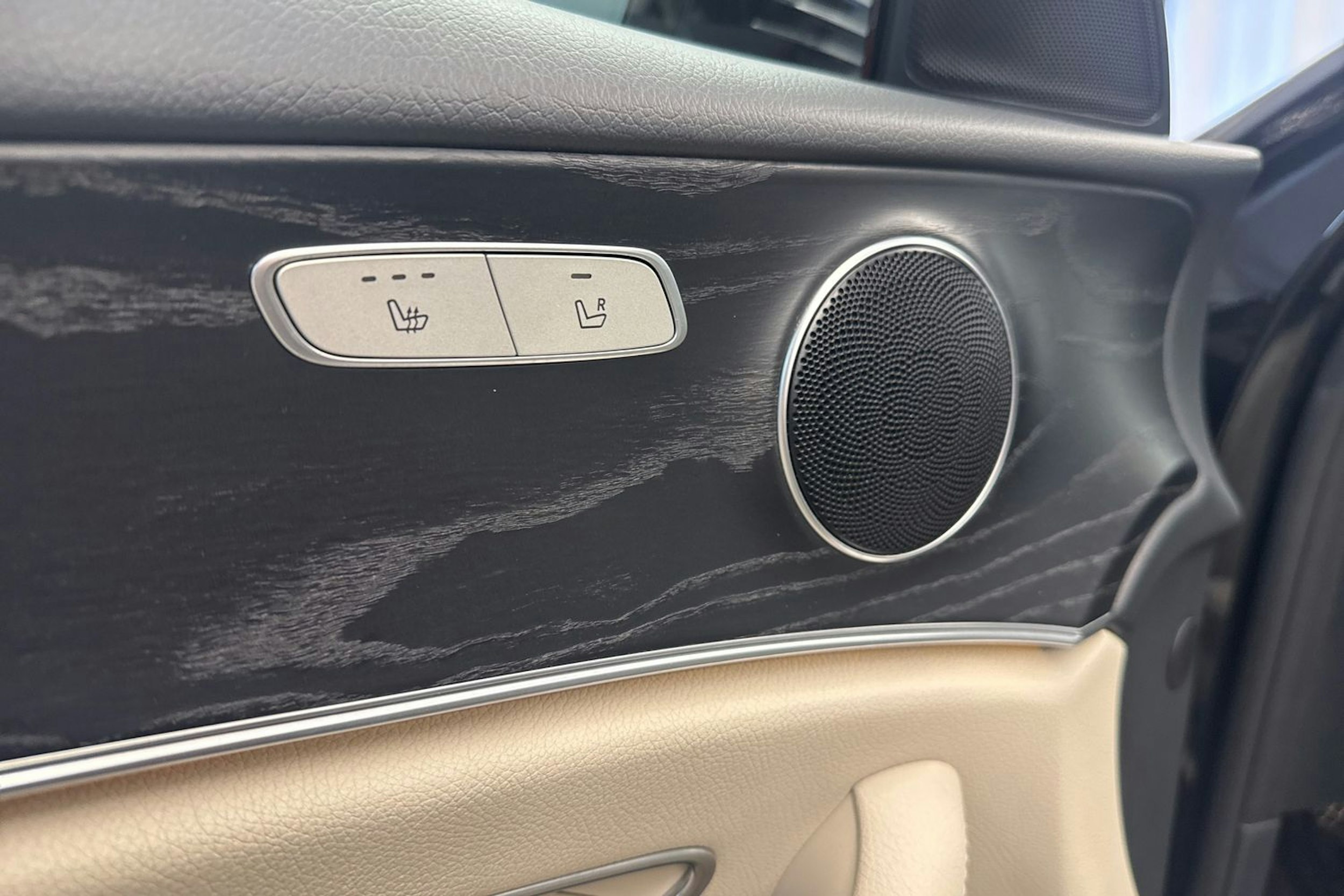 musta Mercedes-Benz E 2017 kuva 17.