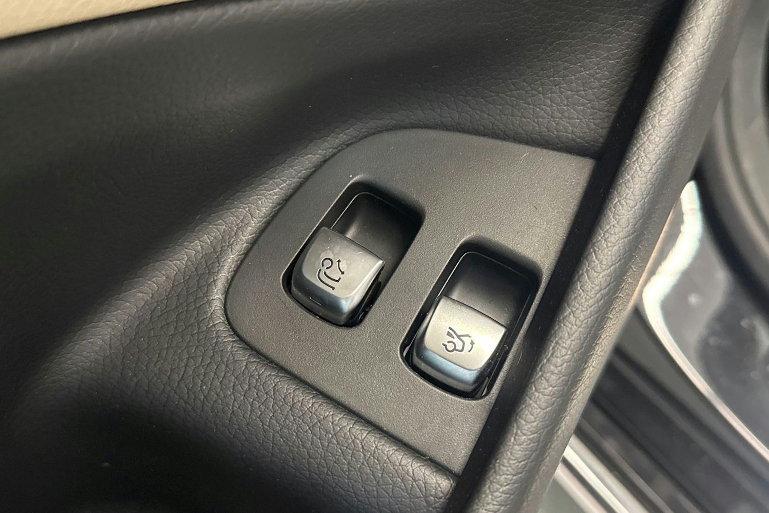 musta Mercedes-Benz E 2017 kuva 18.