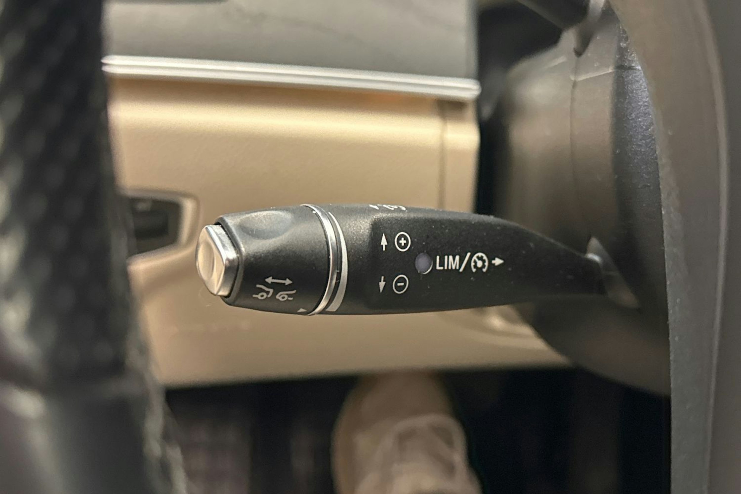 musta Mercedes-Benz E 2017 kuva 23.