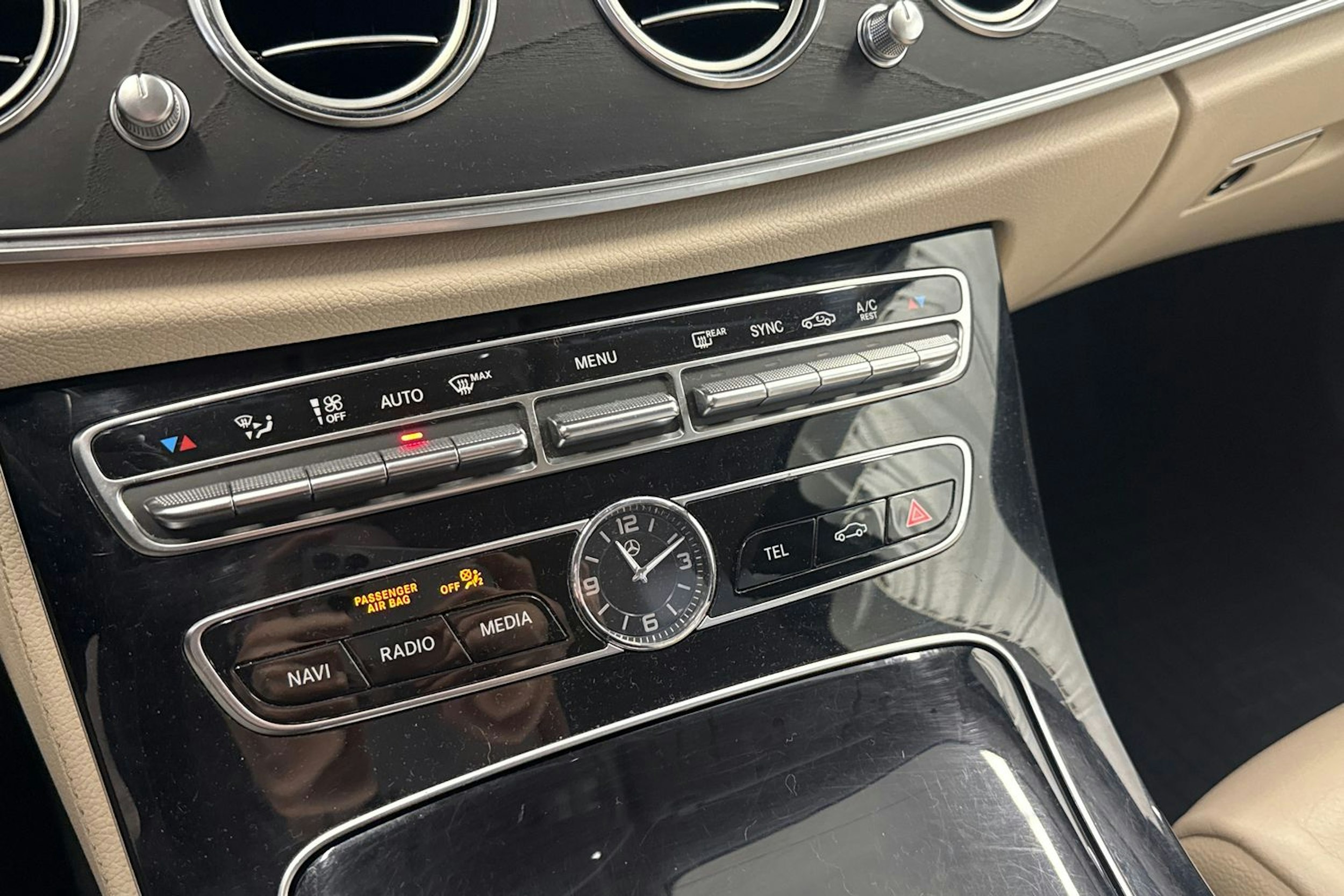 musta Mercedes-Benz E 2017 kuva 24.