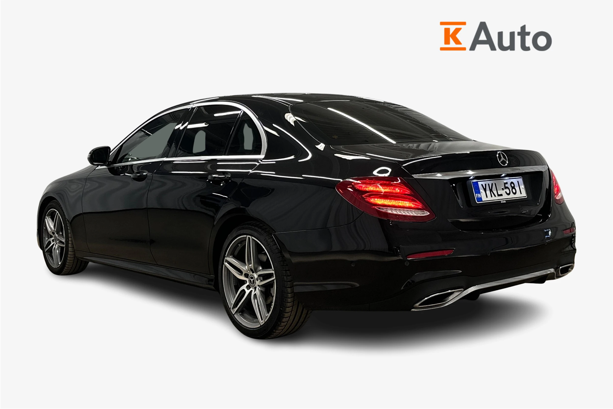musta Mercedes-Benz E 2017 kuva 2.