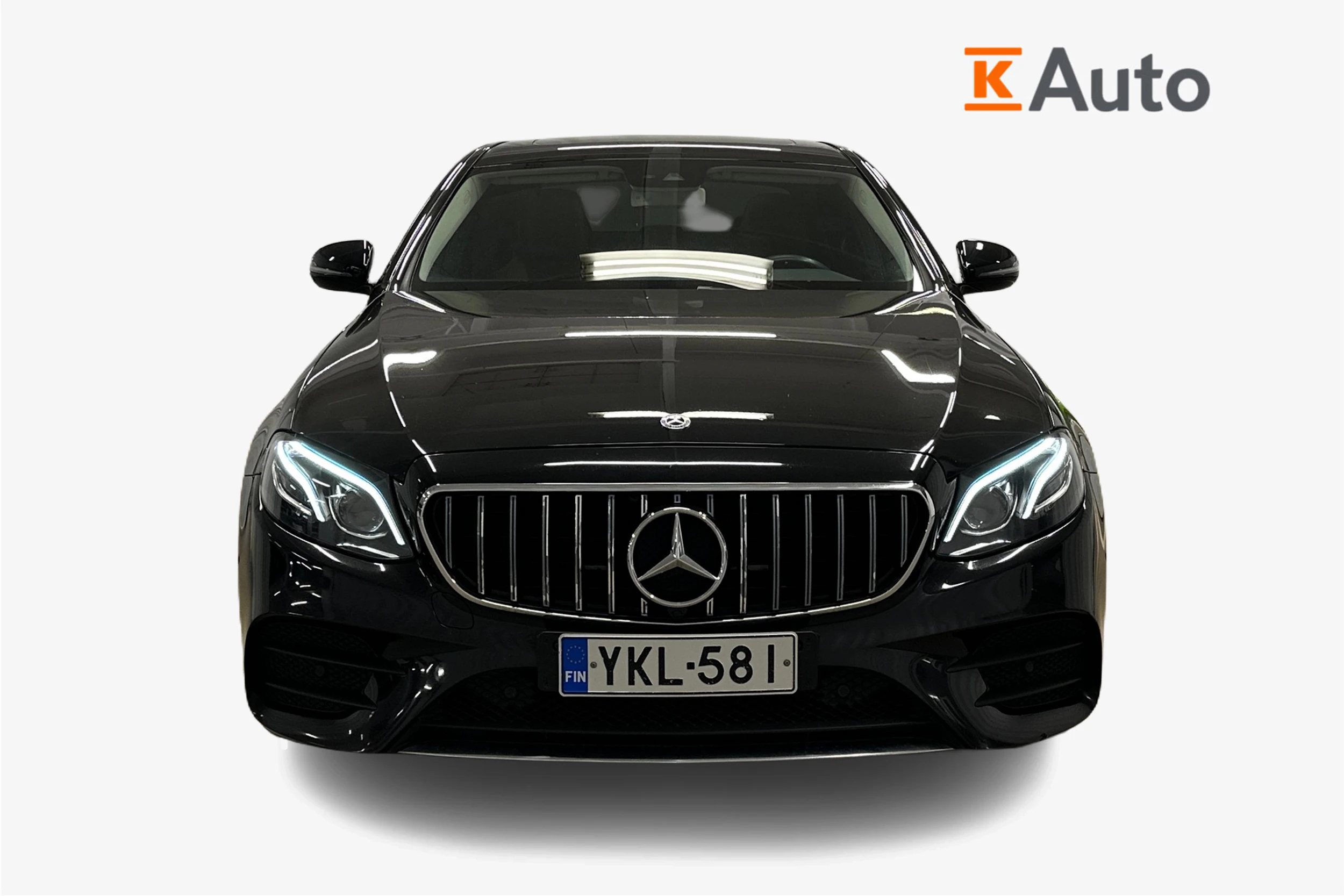 musta Mercedes-Benz E 2017 kuva 4.
