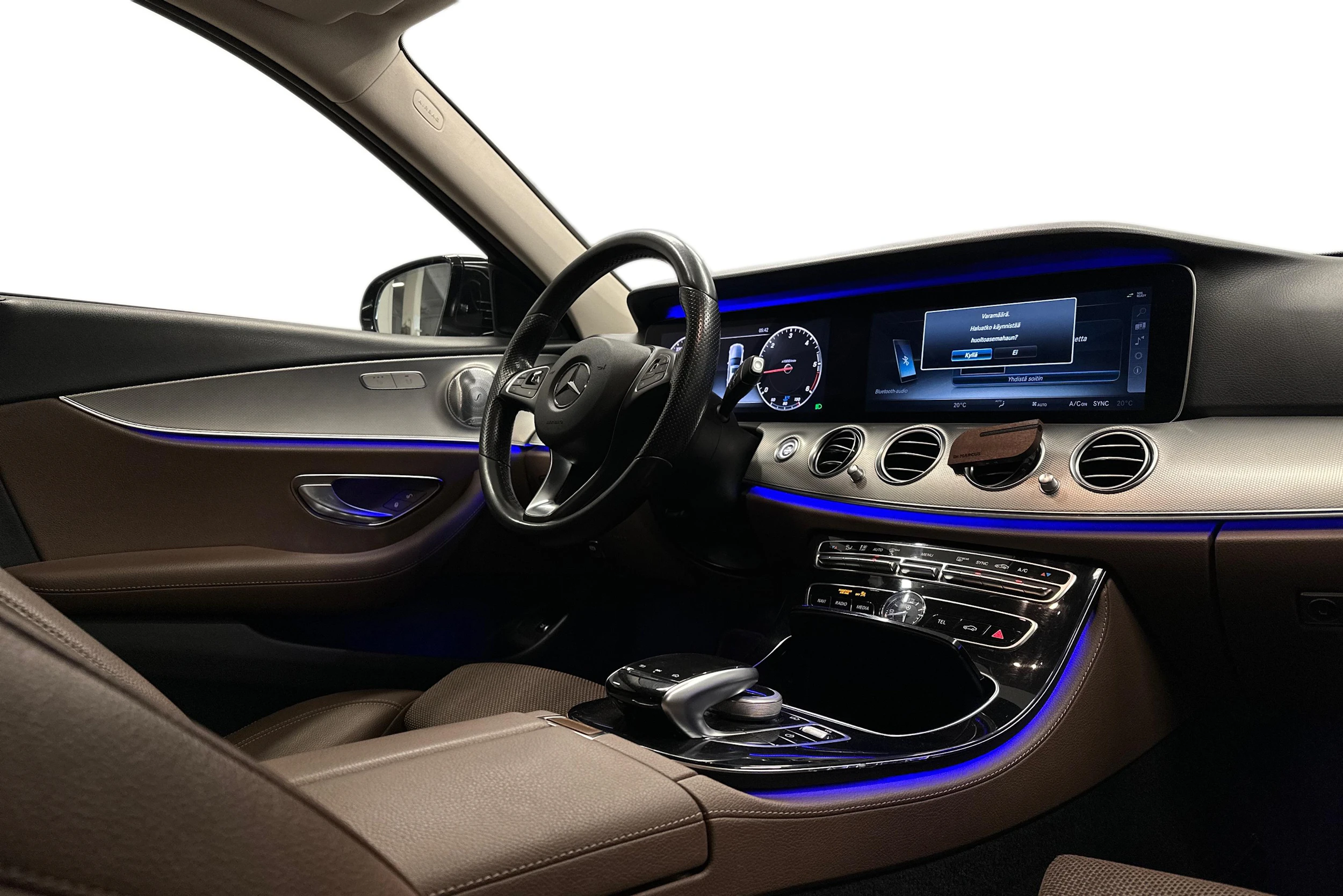 musta Mercedes-Benz E 2017 kuva 7.