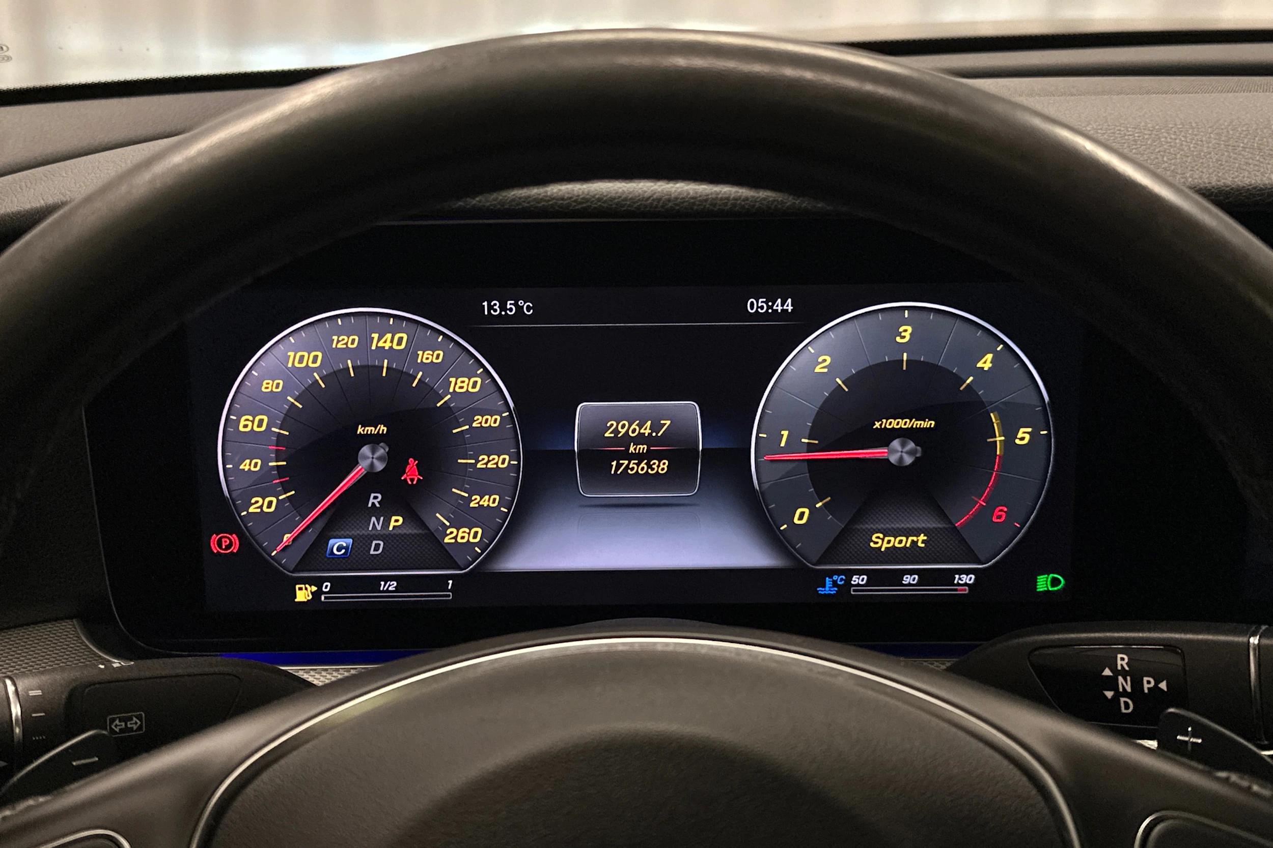 musta Mercedes-Benz E 2017 kuva 13.
