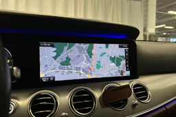 musta Mercedes-Benz E 2017 kuva 14.