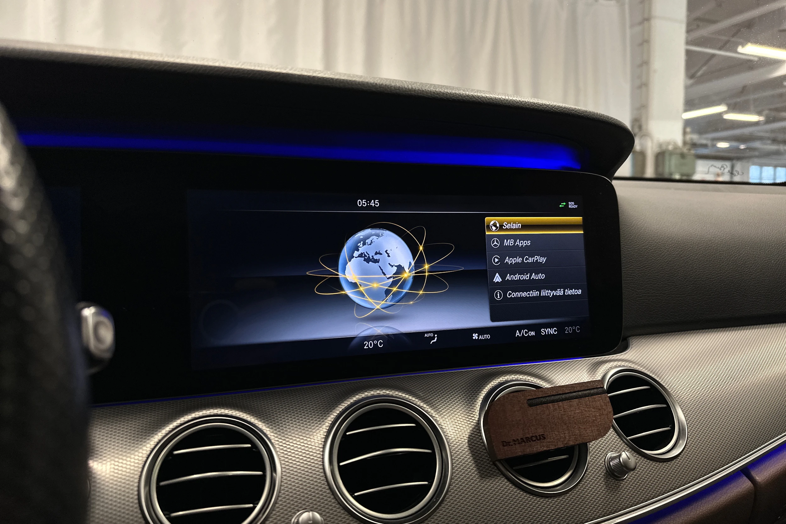 musta Mercedes-Benz E 2017 kuva 16.