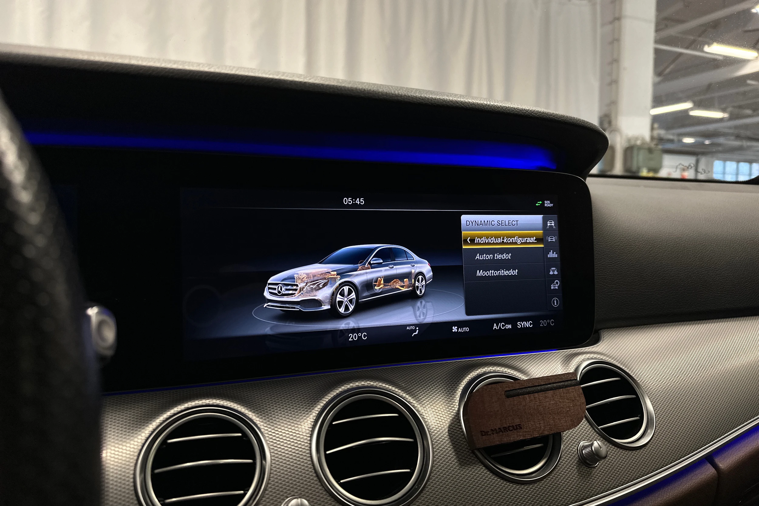 musta Mercedes-Benz E 2017 kuva 17.