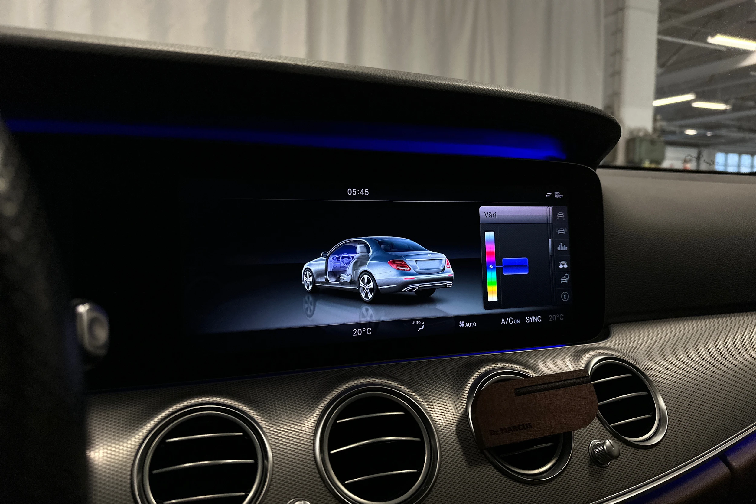musta Mercedes-Benz E 2017 kuva 19.