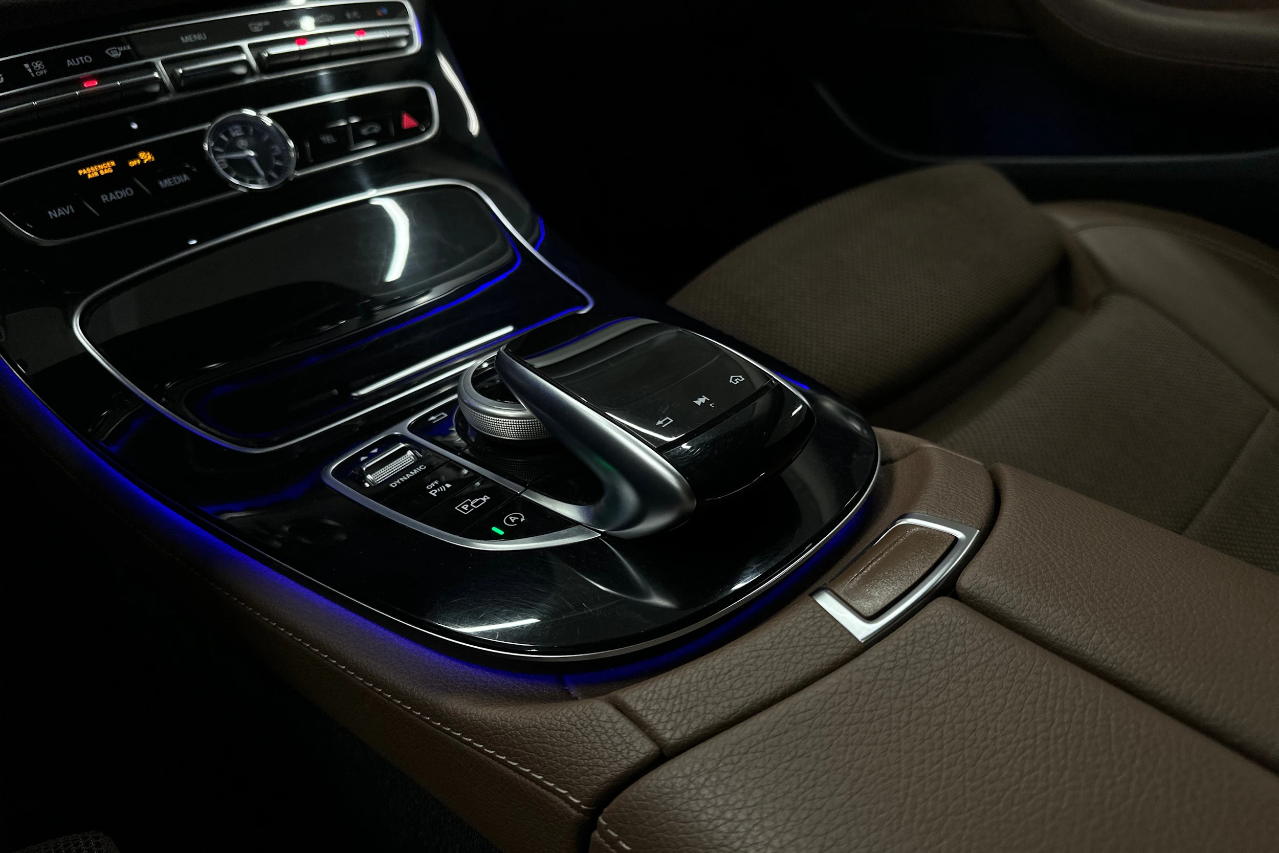 musta Mercedes-Benz E 2017 kuva 21.