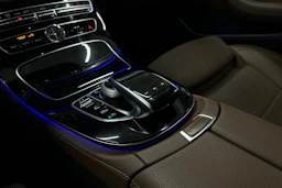 musta Mercedes-Benz E 2017 kuva 21.