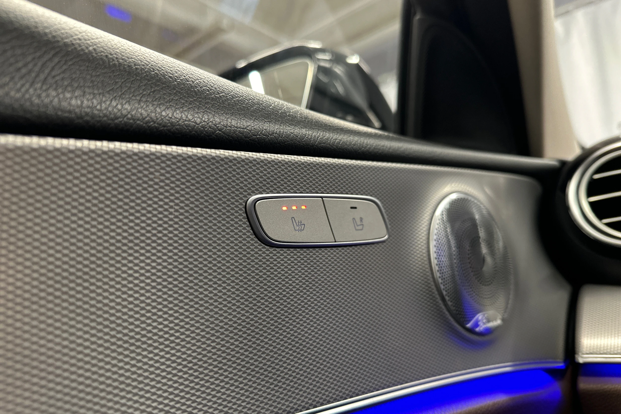 musta Mercedes-Benz E 2017 kuva 22.