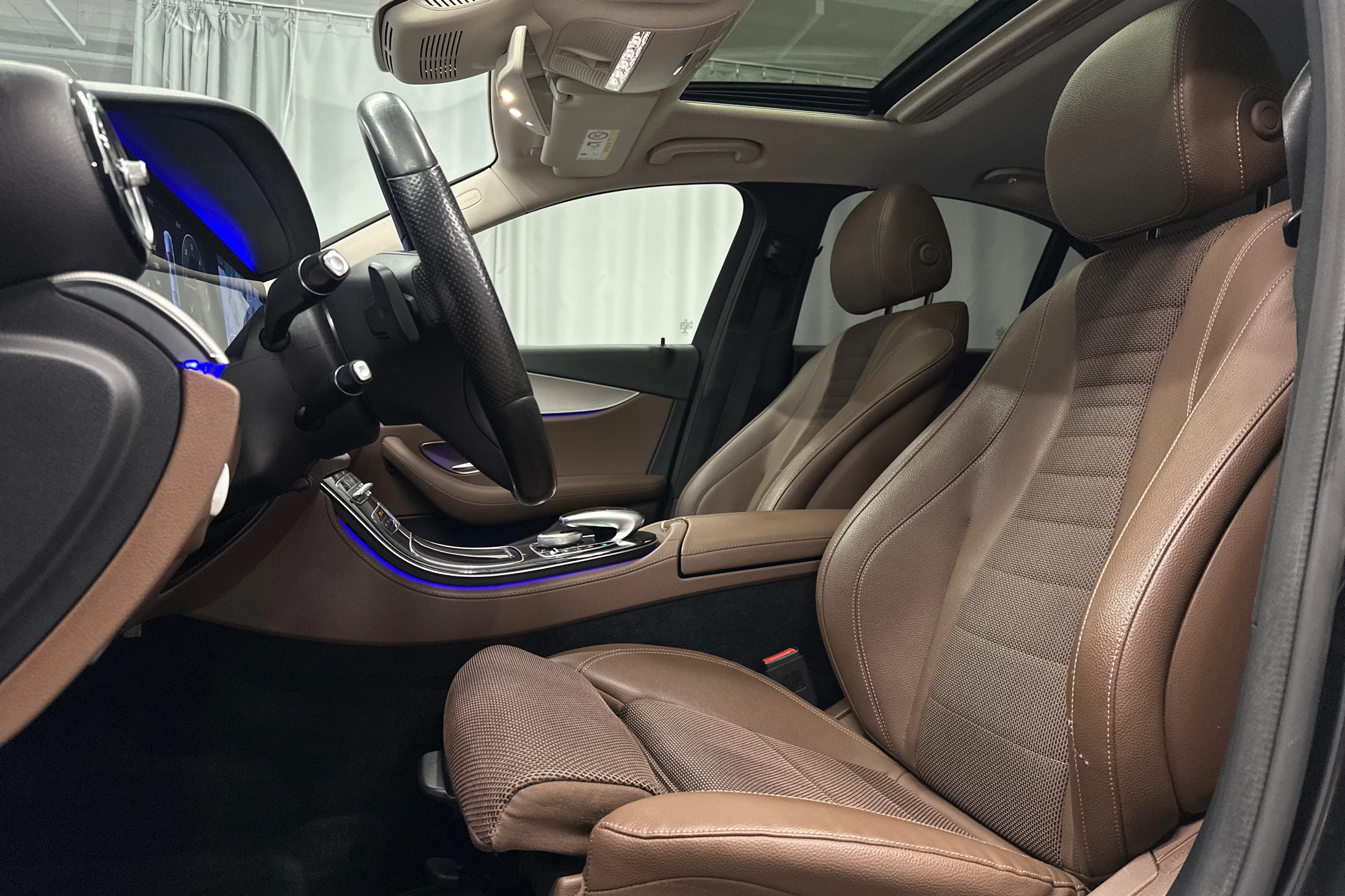 musta Mercedes-Benz E 2017 kuva 24.