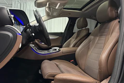 musta Mercedes-Benz E 2017 kuva 24.