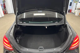 musta Mercedes-Benz E 2017 kuva 26.