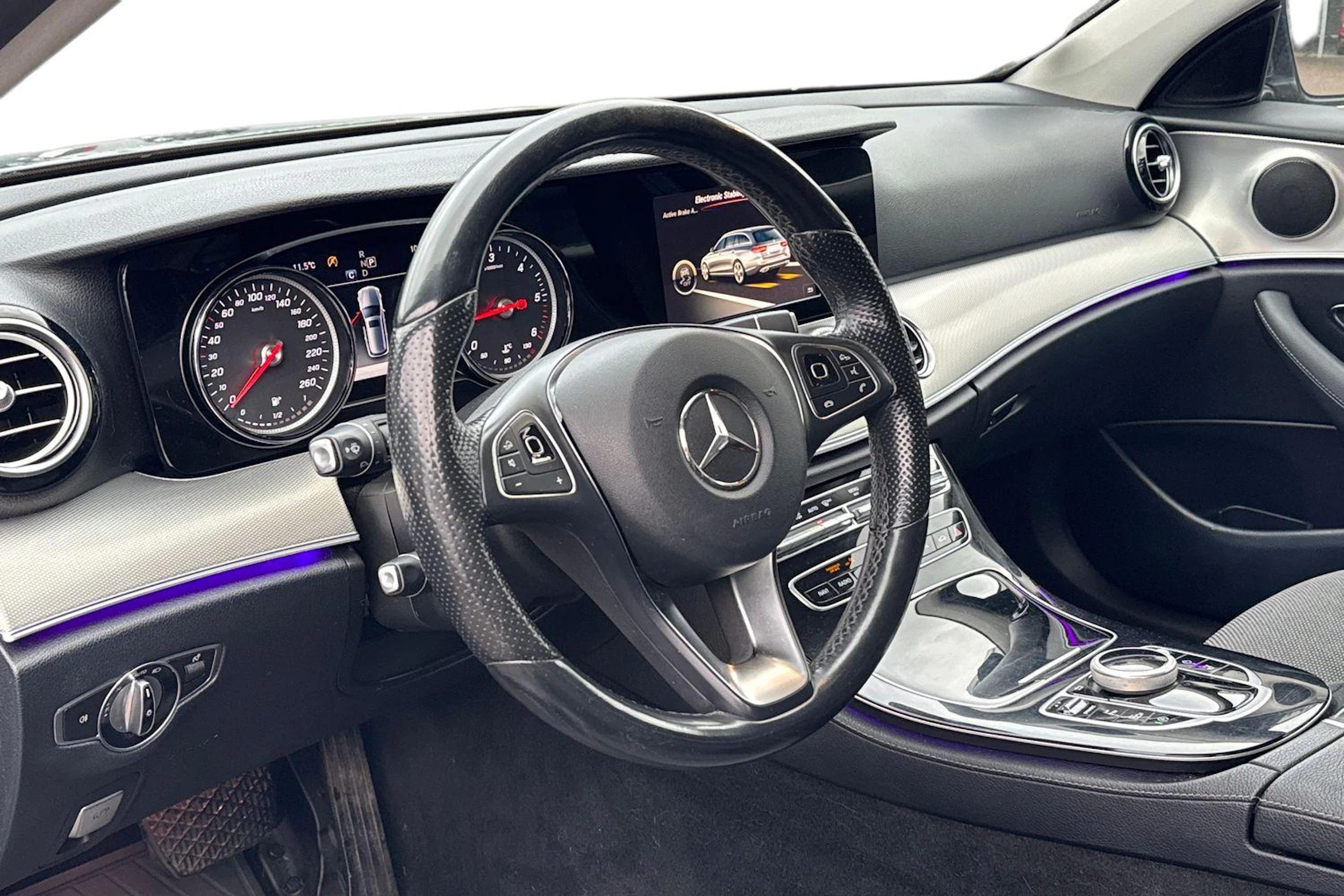 musta Mercedes-Benz E 2017 kuva 3.